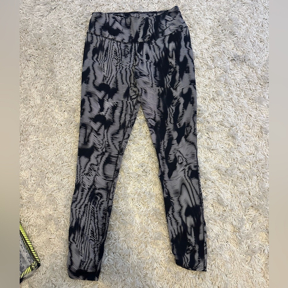 Nike Leggings 8 Pair Bundle!! Medium - image 2